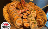 Sushi Ponta Negra maior temakeria de Fortaleza! Combinado de 40 peças de sushi a moda do chef + 1 Haru de doce de leite com banana de R$90,00 por R$65,99.